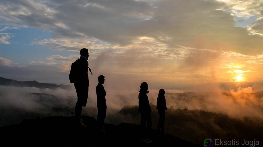 Detail Gambar Sunset Di Gunung Jalan Indah Nomer 10