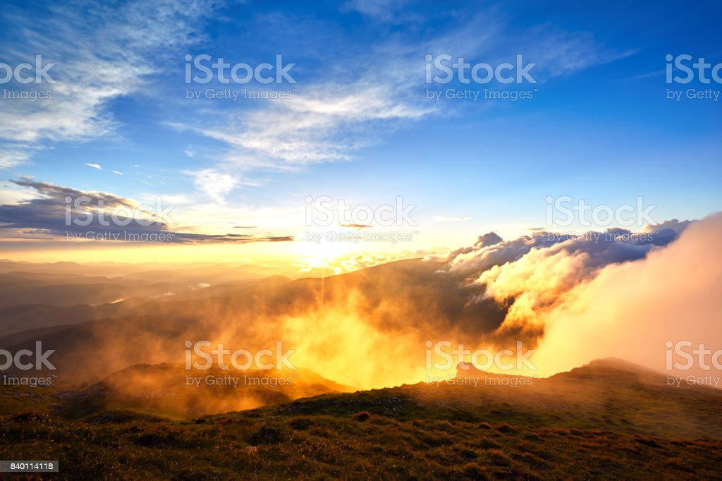 Detail Gambar Sunset Di Gunung Pemandangan Nomer 53