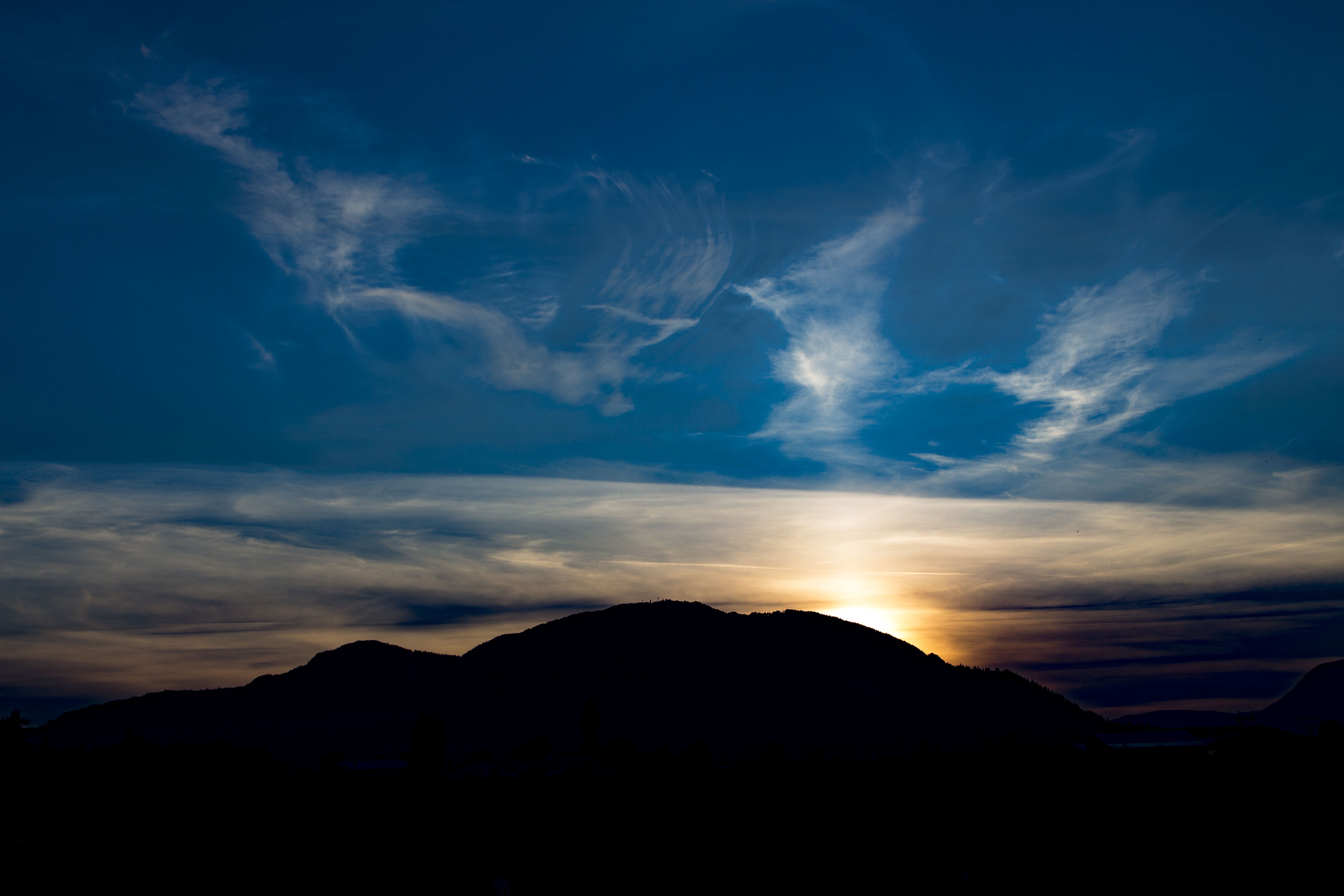 Detail Gambar Sunset Di Gunung Pemandangan Indah Nomer 18