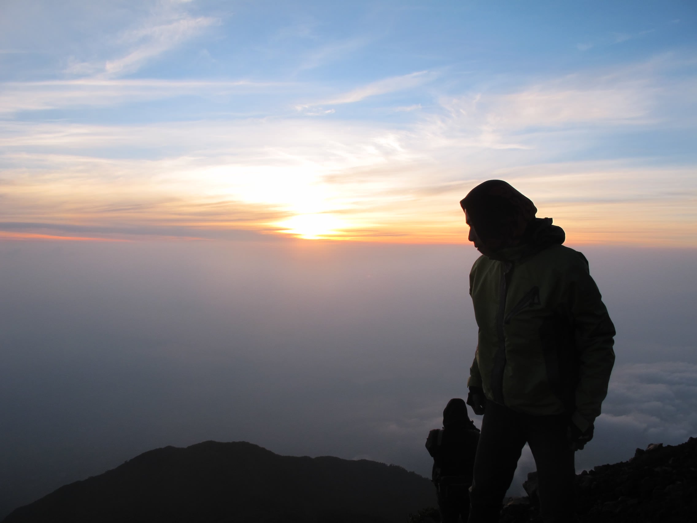 Detail Gambar Sunset Di Gunung Pemandangan Indah Nomer 31