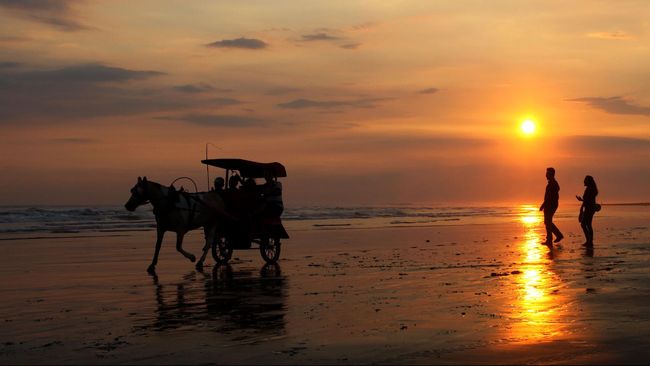 Detail Gambar Sunset Di Gunung Pemandangan Indah Pantai Nomer 11