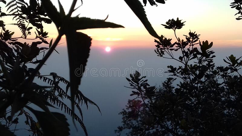 Detail Gambar Sunset Di Gunung Pemandangan Indah Pantai Nomer 32