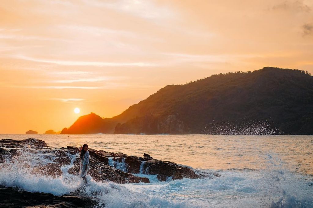 Detail Gambar Sunset Di Gunung Pemandangan Indah Pantai Nomer 8