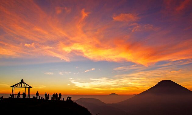 Detail Gambar Sunset Di Gunung Pemandangan Sawah Nomer 22