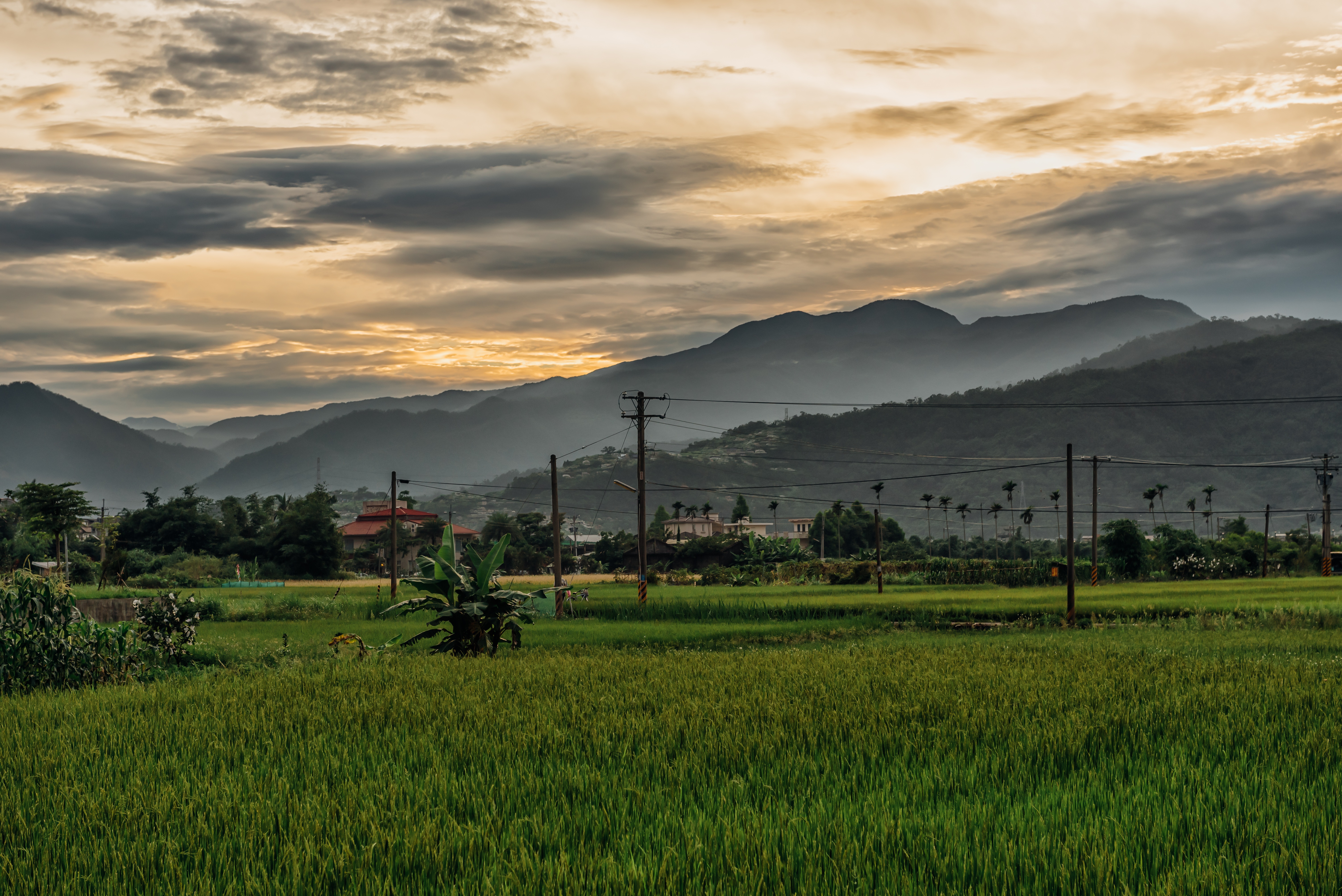 Detail Gambar Sunset Di Gunung Sawah Dan Gunung Nomer 14