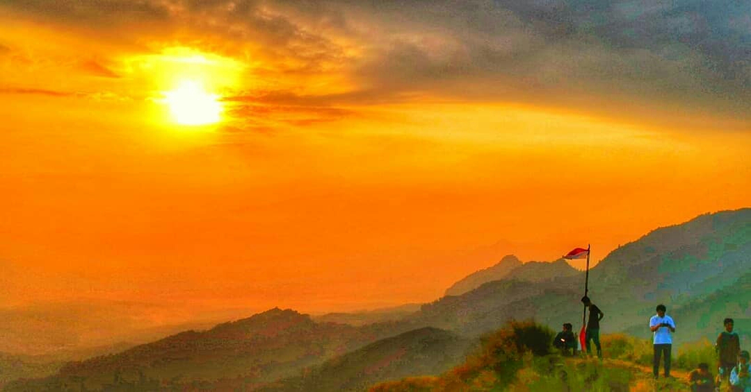 Detail Gambar Sunset Di Gunung Sawah Dan Gunung Nomer 17