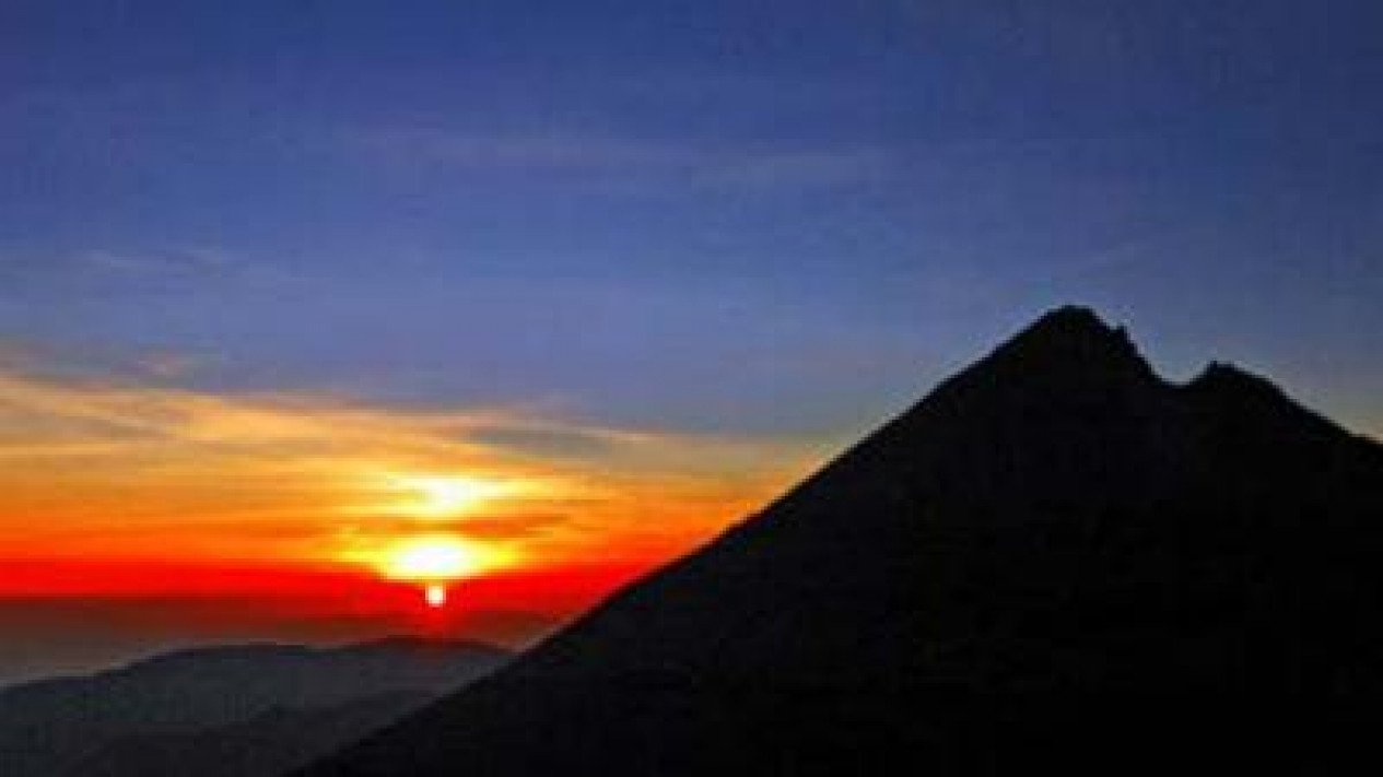 Detail Gambar Sunset Di Gunung Sawah Dan Gunung Nomer 35