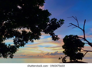 Detail Gambar Sunset Di Maluku Utara Nomer 20