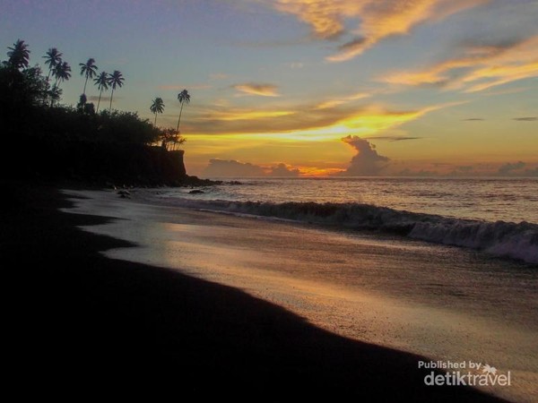 Detail Gambar Sunset Di Maluku Utara Nomer 23