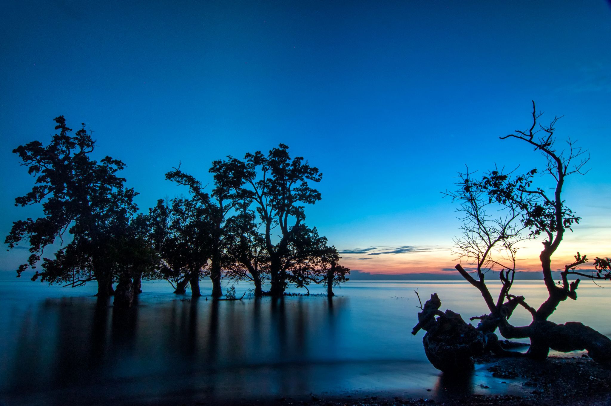 Detail Gambar Sunset Di Maluku Utara Nomer 39