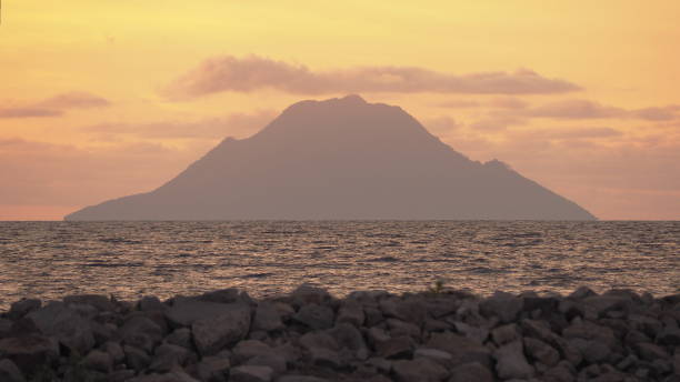 Detail Gambar Sunset Di Maluku Utara Nomer 42