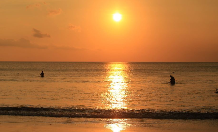 Detail Gambar Sunset Di Pantai Bali Nomer 20