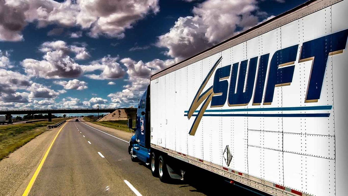 Detail Gambar Swift Logistics Nomer 37