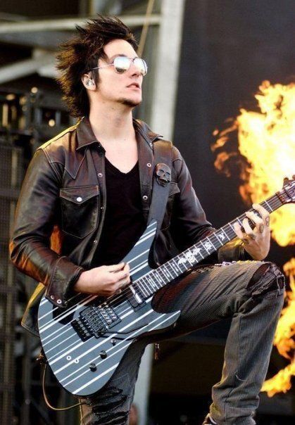 Detail Gambar Synyster Gates Nomer 14