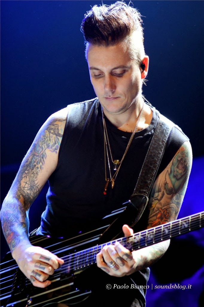 Detail Gambar Synyster Gates Nomer 24