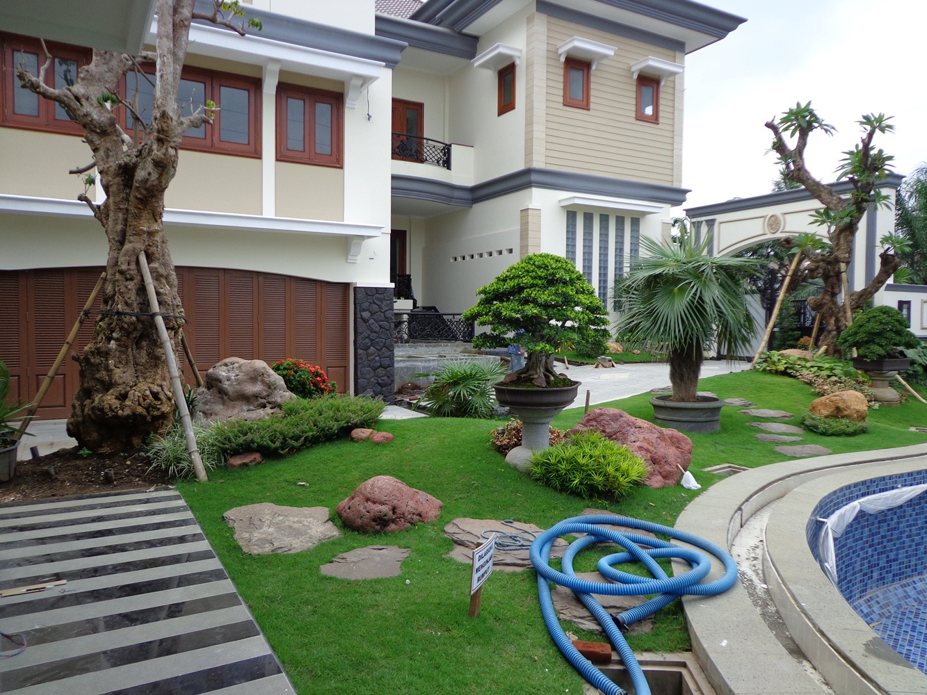 Detail Gambar Taman Rumah Tropis Nomer 39