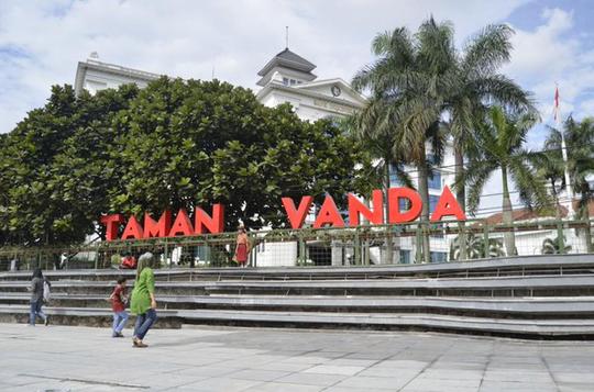 Detail Gambar Taman Vanda Bandung Nomer 13