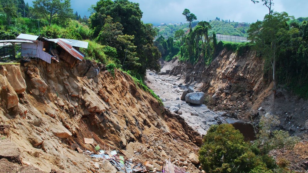 Gambar Tanah Longosr - KibrisPDR