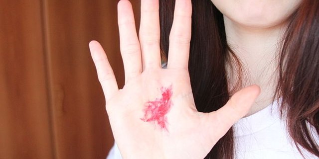 Detail Gambar Tangan Berdarah Karena Cinta Nomer 15