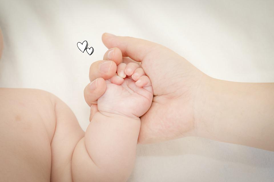 Detail Gambar Tangan Ibu Dan Bayi Nomer 5