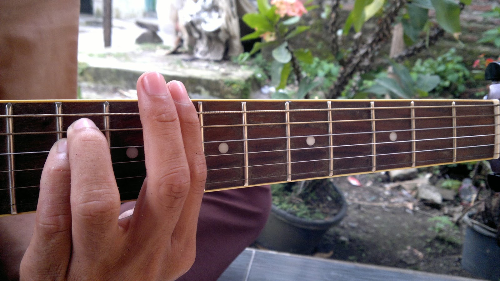 Detail Gambar Tangan Kunci Gitar Nomer 26