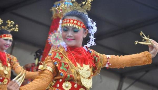 Detail Gambar Tari Adat Lampung Nomer 16