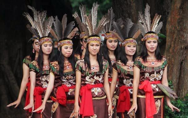 Detail Gambar Tari Dari Kalimantan Nomer 20