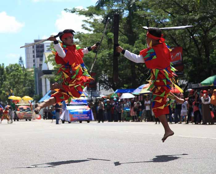 Detail Gambar Tari Dari Sulawesi Tenggara Nomer 40