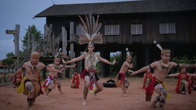 Detail Gambar Tari Dayak Nomer 16