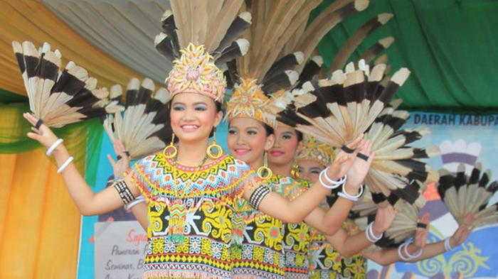 Detail Gambar Tari Dayak Nomer 22