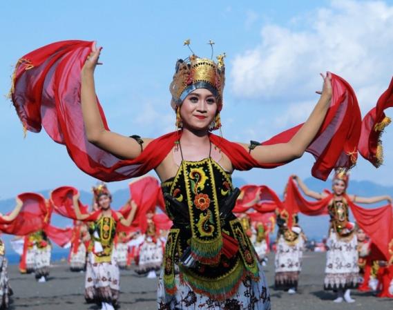 Detail Gambar Tari Gandrung Banyuwangi Nomer 14