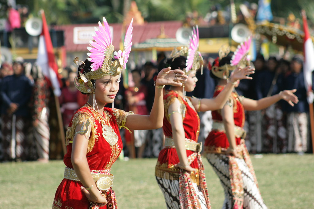 Detail Gambar Tari Golek Ayun Ayun Nomer 15