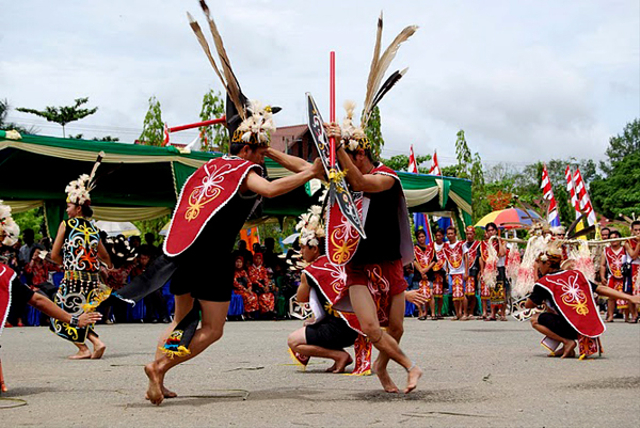 Gambar Tari Kancet Papatai - KibrisPDR