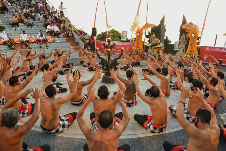 Detail Gambar Tari Kecak Bali Nomer 3