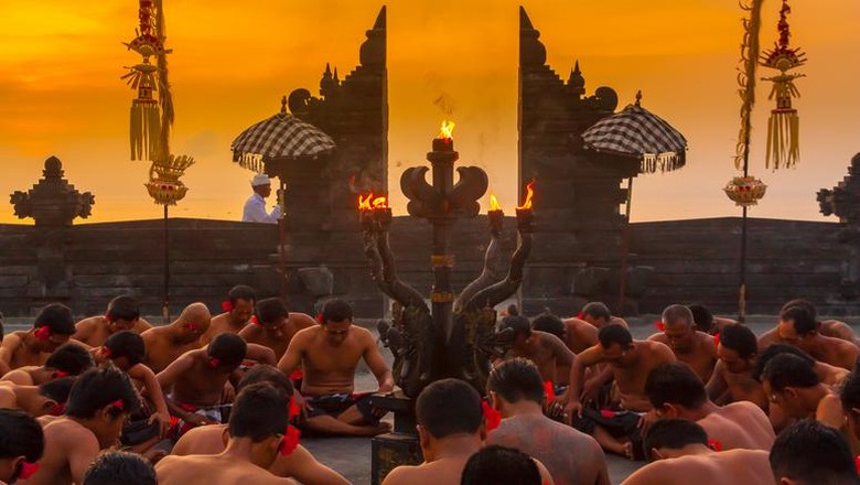 Detail Gambar Tari Kecak Bali Nomer 5