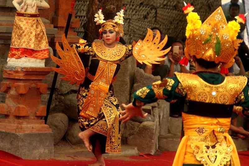 Detail Gambar Tari Legong Nomer 45