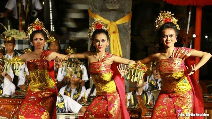 Detail Gambar Tari Pendet Dari Bali Nomer 31