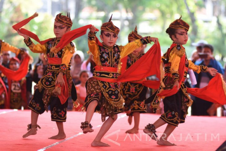 Detail Gambar Tari Tradisional Jawa Timur Nomer 52