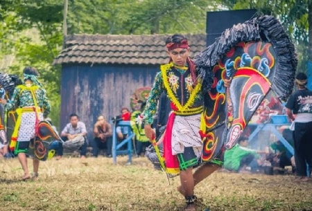 Detail Gambar Tari Tradisional Kuda Lumping Nomer 11