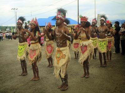 Detail Gambar Tari Yospan Dari Papua Nomer 33