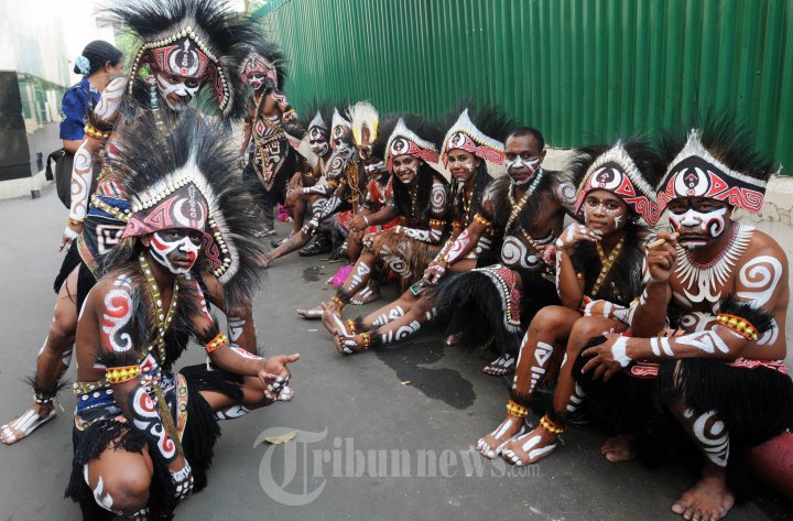 Detail Gambar Tari Yospan Dari Papua Nomer 37