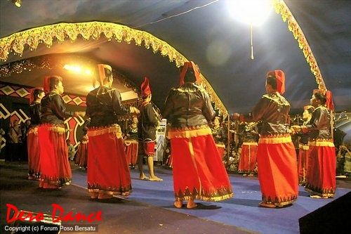 Detail Gambar Tarian Adat Gorontalo Nomer 36