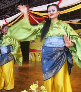 Detail Gambar Tarian Adat Khas Daerah Riau Tari Joged Lambak Nomer 20