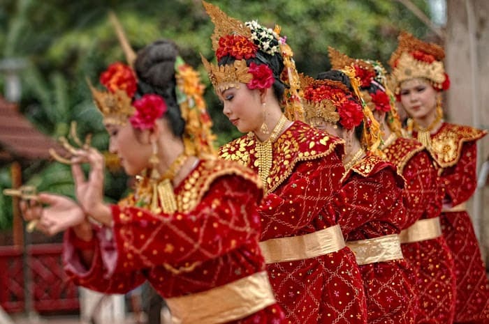 Gambar Tarian Adat Khas Daerah Sumatra Selatan Tari Tanggai - KibrisPDR