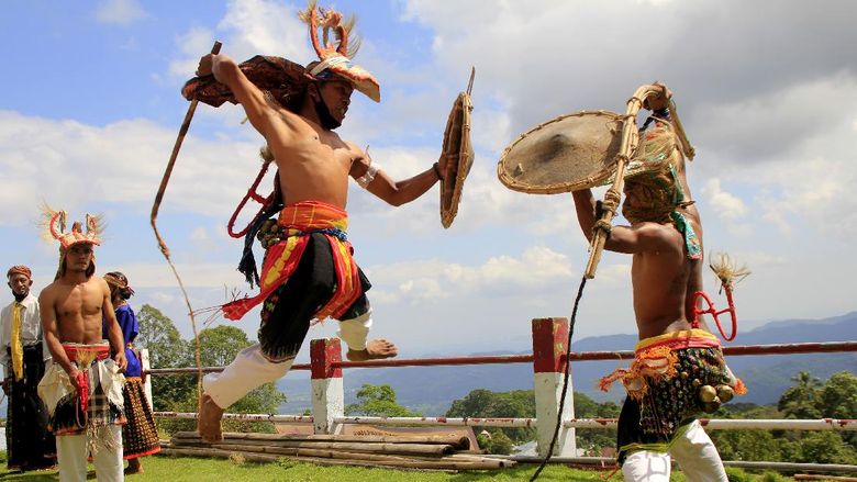 Detail Gambar Tarian Adat Nusantara Nomer 53