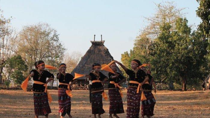 Gambar Tarian Adat Tea Eku Nagekeo - KibrisPDR