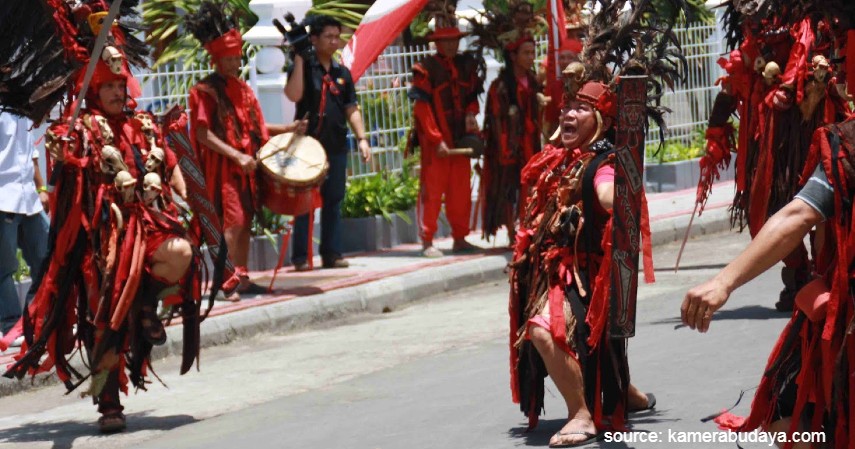 Detail Gambar Tarian Daerah Maluku Nomer 14