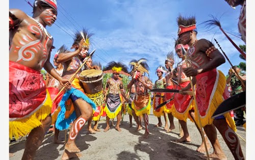 Detail Gambar Tarian Daerah Papua Nomer 18