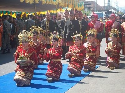 Detail Gambar Tarian Dari Bengkulu Nomer 34