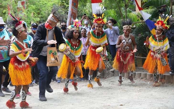 Detail Gambar Tarian Dari Papua Nomer 51